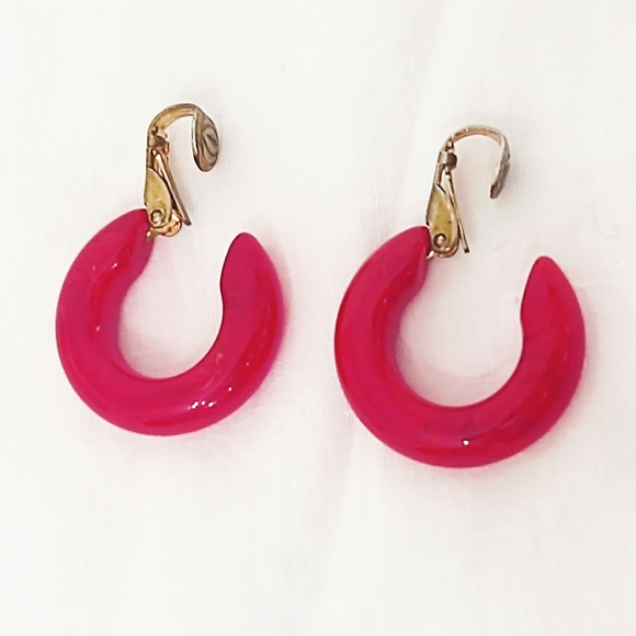 Vintage Red Bakelite Earrings - Picture 3 of 4